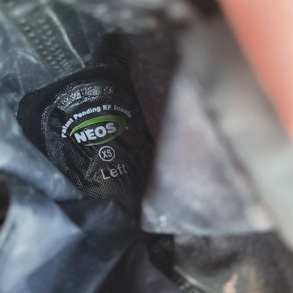 NWT Neos Voyager Stabilicer Waterproof Overshoes Boots Snow Ice Grip Black XS - Picture 8 of 13